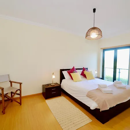 Vela - In Complex Near The * サン・マルティーニョ・ド・ポルト