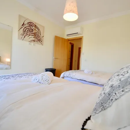 Vela - In Complex Near The アパート *