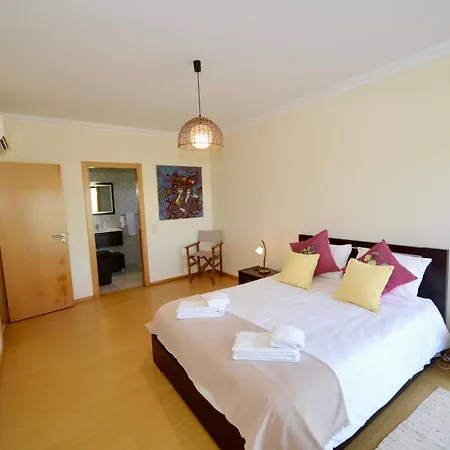 Vela - In Complex Near The サン・マルティーニョ・ド・ポルト