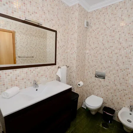 Vela - In Complex Near The サン・マルティーニョ・ド・ポルト