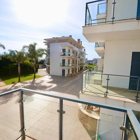 Vela - In Complex Near The アパート *